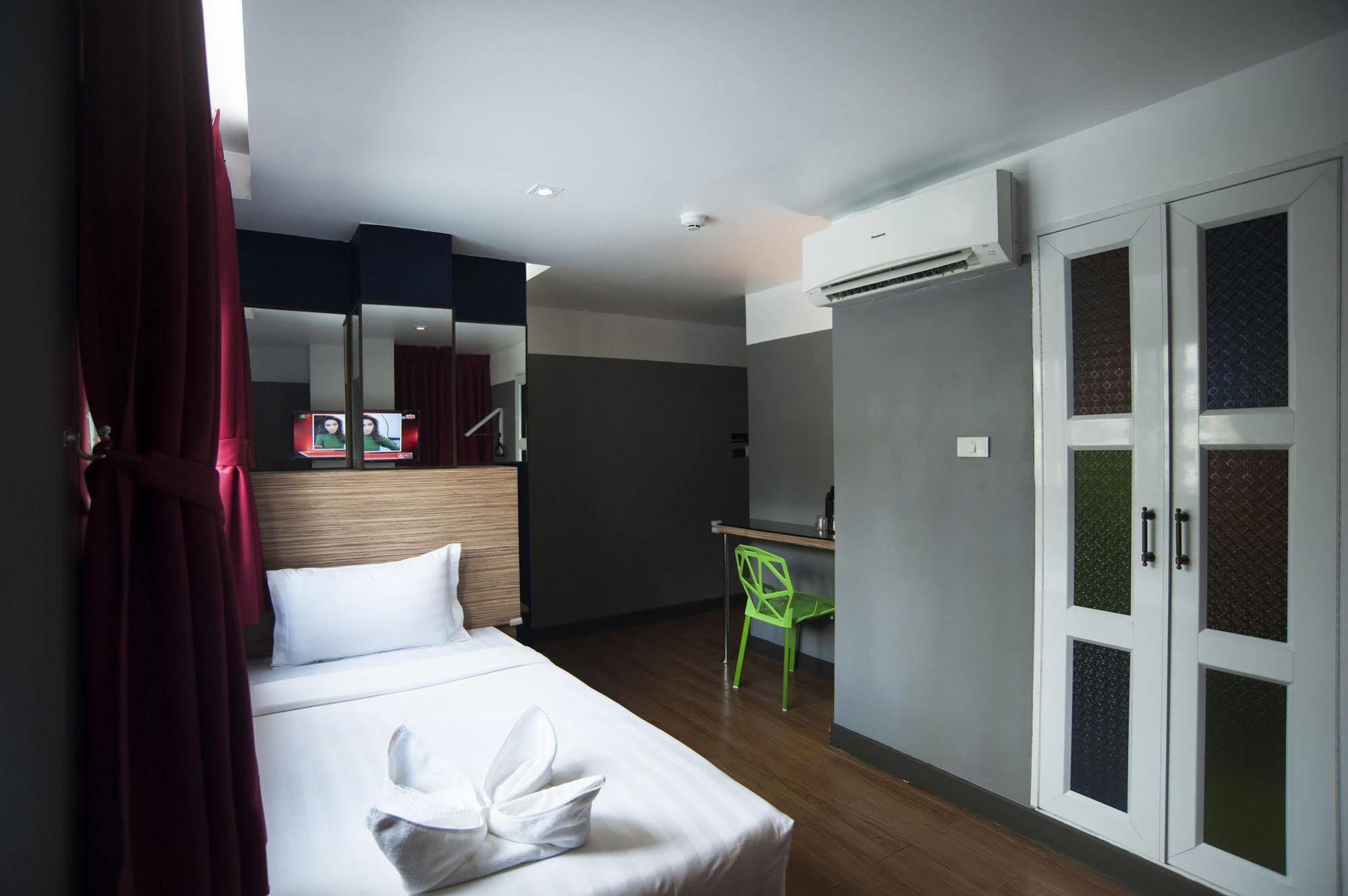 Cloud 9 Lodge Bangkok Esterno foto