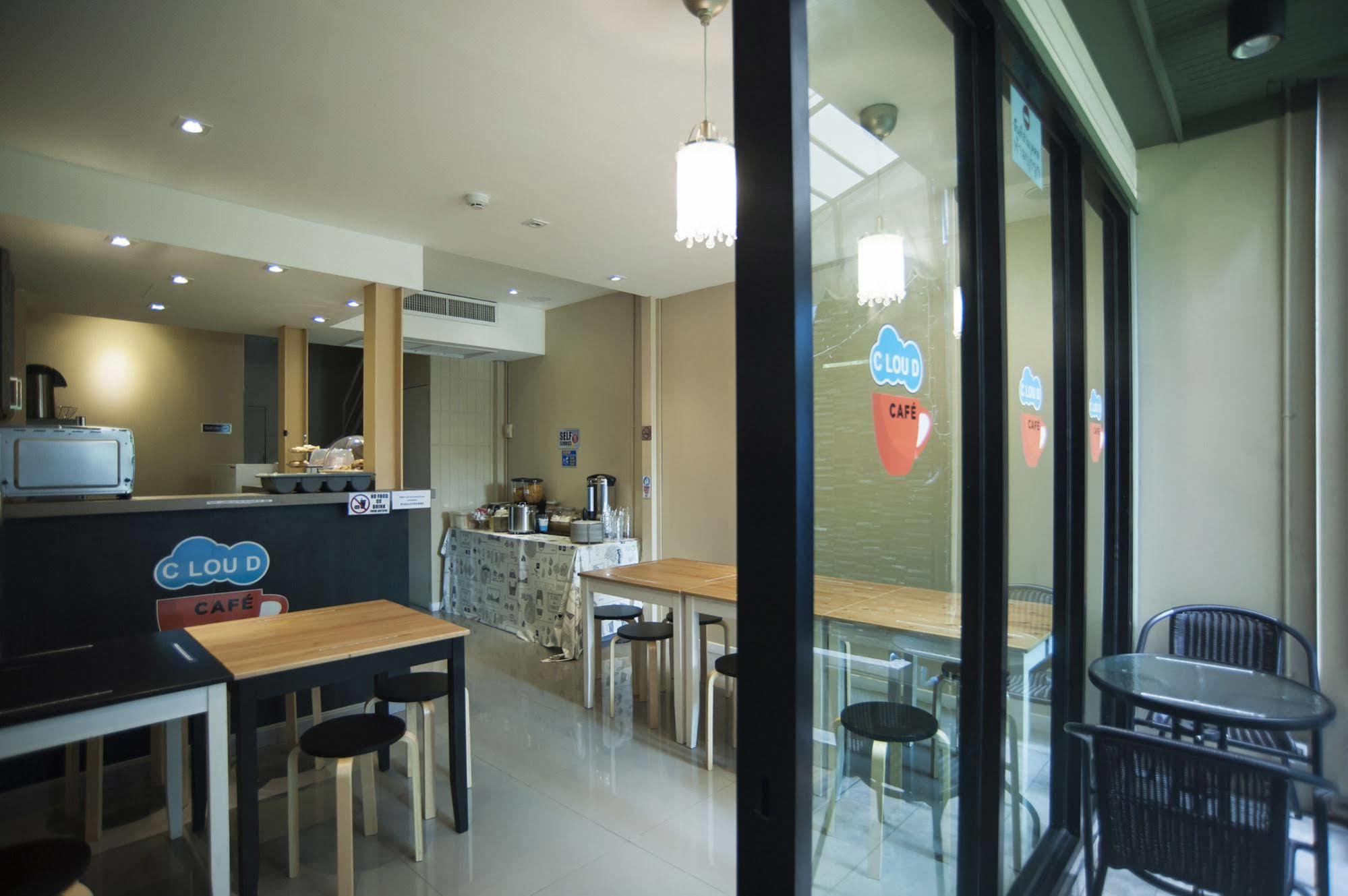 Cloud 9 Lodge Bangkok Esterno foto